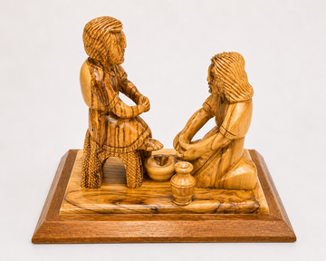 Jesus Washing the Disciples’ Feet – Hand-Carved Olive Wood Sculpture from Bethlehem