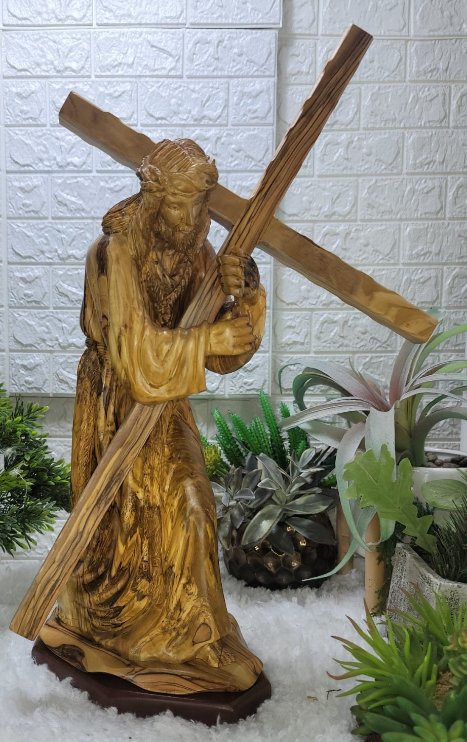 Jesus Christ Carrying The Cross Olive wood XL