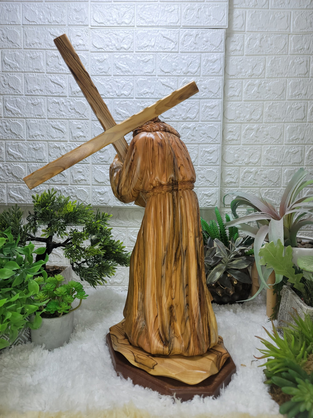 Jesus Christ Carrying The Cross Olive wood XL