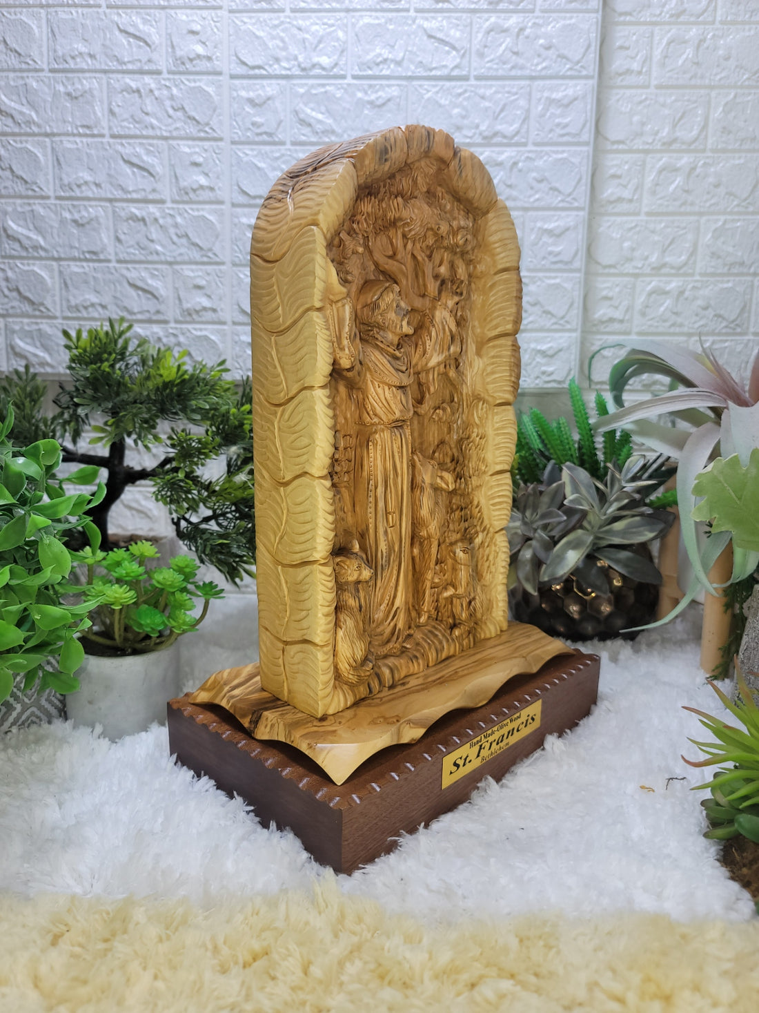 Saint Francis knocking the door