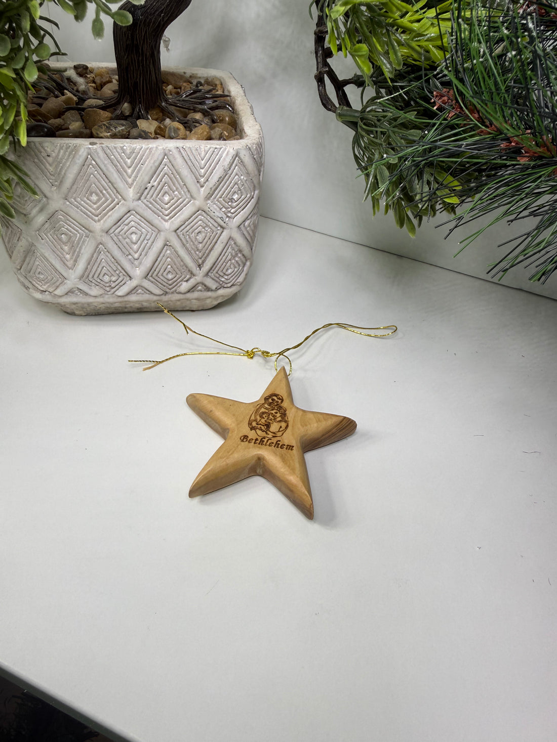 Olive Wood Ornament_ Star of Bethlehem with Laser-engraved Holy Family