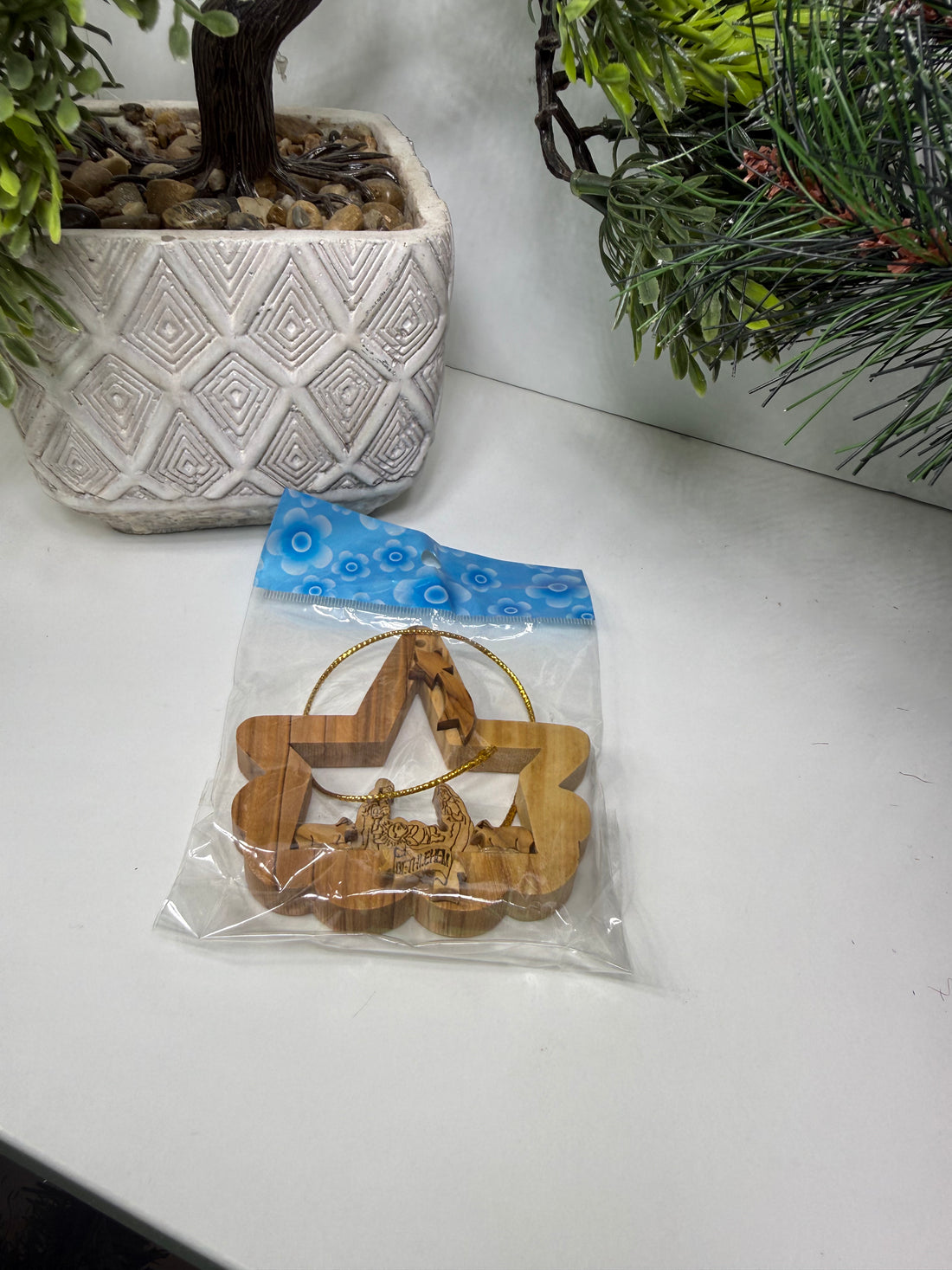 Olive Wood Ornament_ Nativity Scene in Half Star