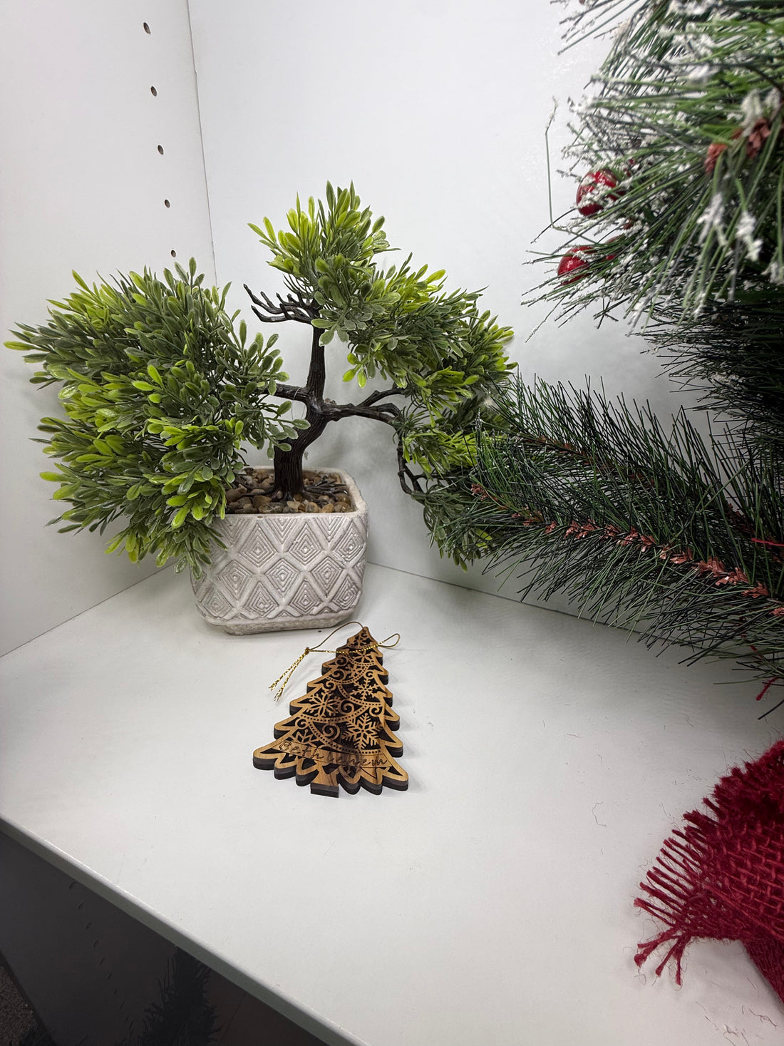 Olive Wood Ornament_ Christmas Tree with Snow Flakes